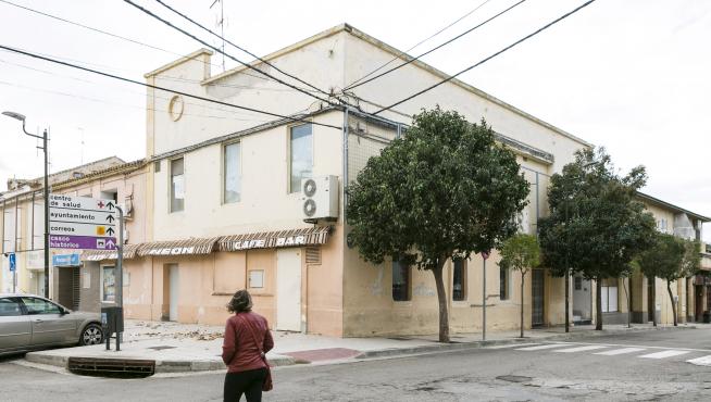 La tienda de Bon Área ocupará la planta baja de este edificio del casco urbano de Épila, adquirido por el grupo alimentario.