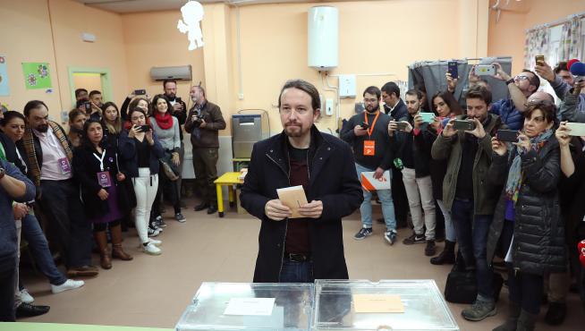 El líder de Unidas Podemos, Pablo Iglesias, ha votado en Galapagar.
