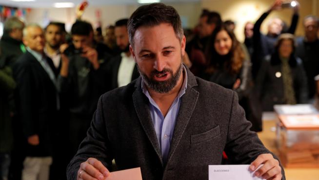 Santiago Abascal vota en las elecciones del 10-N.