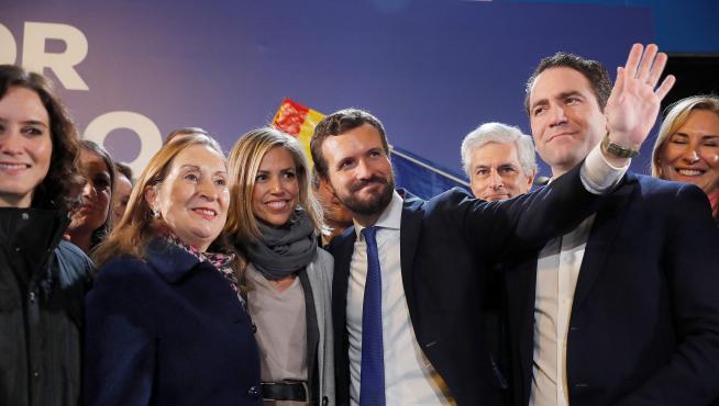 Pablo Casado celebra la remontada del PP en la sede del partido en Madrid.