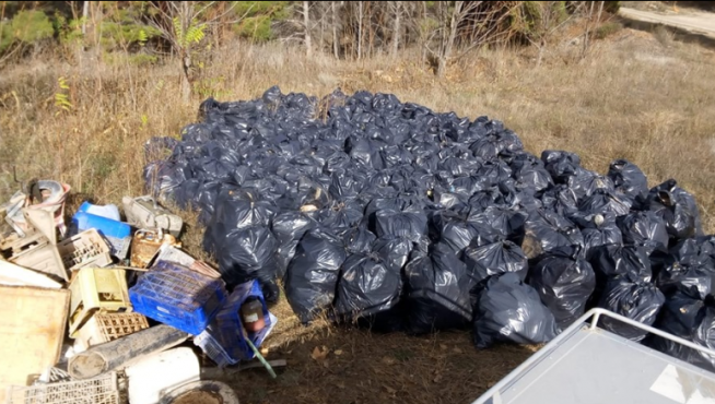 Agentes forestales han recogido 165 bolsas de basura en el pantano de la Tranquera