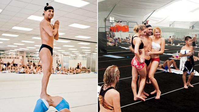 Bikram Choudhury encima de una de sus alumnas.
