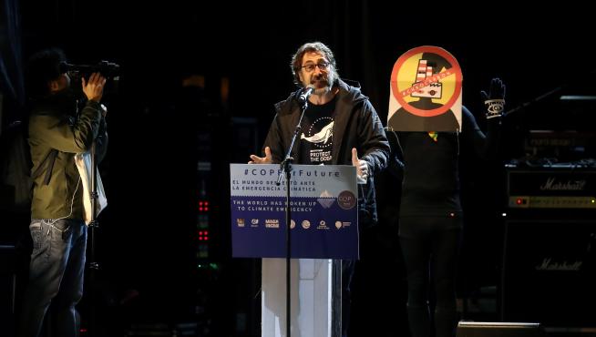 El actor Javier Bardem interviene en la Marcha por el Clima este viernes en Madrid.
