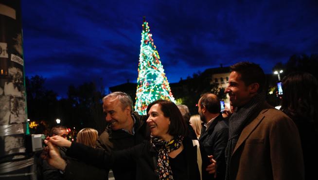 Encendido del árbol navideño en la plaza de Paraíso de Zaragoza