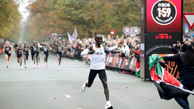 El keniano Eliud Kipchoge hace historia el pasado 12 de octubre al correr en Berlín por debajo de las dos horas un maratón