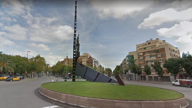 La agresión se produjo anoche en la plaza de la República de Barcelona.