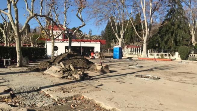 Obras de reurbanización de la terraza del Parque Bar.