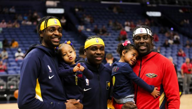 Dec 28, 2019; New Orleans, Louisiana, USA; Indiana Pacers forward Justin Holiday with his daughter along with brother Aaron Holiday and New Orleans Pelicans guard Jrue Holiday with his daughter Jrue Tyler Holiday before a game at the Smoothie King Center. Mandatory Credit: Derick E. Hingle-USA TODAY Sports [[[REUTERS VOCENTO]]] BASKETBALL-NBA-NOP-IND/