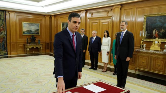 Sánchez ha cumplido con la fórmula de prometer por su "conciencia y honor" el compromiso de presidir el nuevo Gobierno de España.