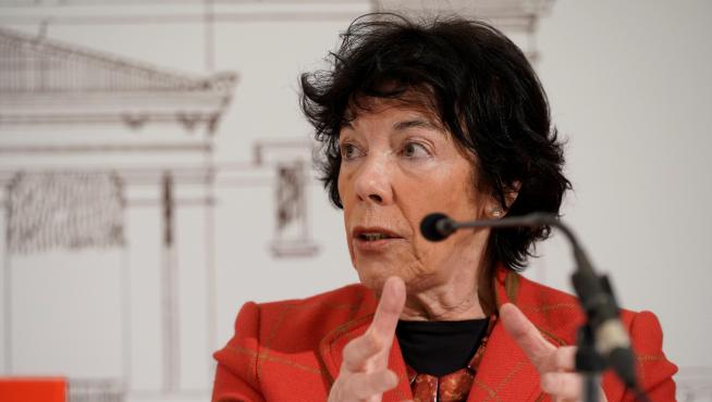 La ministra de Educación, Isabel Celàa, durante su intervención este lunes en la localidad de Llodio.
