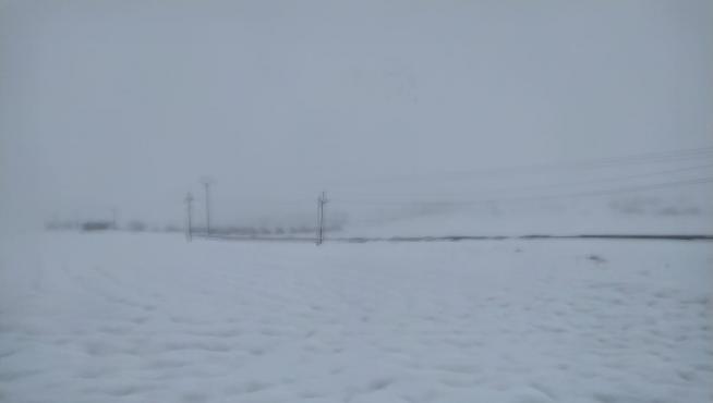 Finca rural en Andorra cubierta de nieve