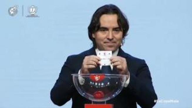 Este viernes se ha realizado el sorteo para la ronda de octavos de final de la Copa del Rey, que se disputa ya esta próxima semana con eliminatorias a único partido. El Real Madrid viajará a Zaragoza para tratar de meterse en cuartos de final frente al conjunto maño, de Segunda División.