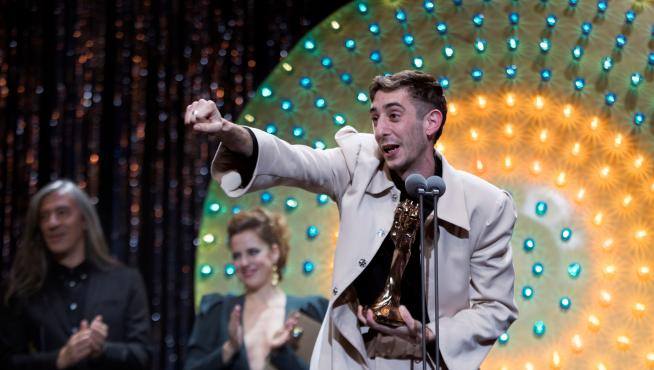 Enric Auquer, celebrando el Premio Gaudí.