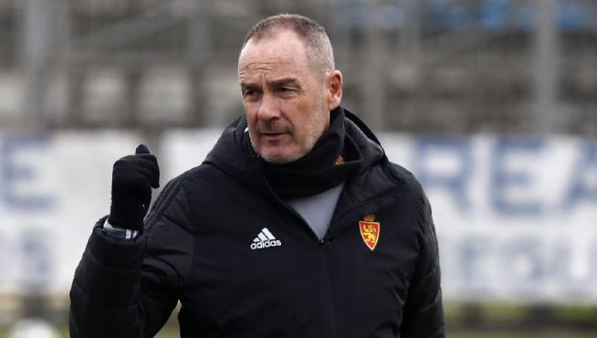 Víctor Fernández, en la tarde de este viernes, en el último entrenamiento del Real Zaragoza antes de recibir al Numancia en La Romareda.
