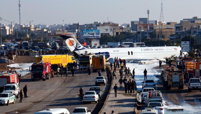 An Iranian passenger plane sits on a highway outside Mahshahr airport after skidding off the runway, in the southwestern city of Mahshahr, Iran, 27 January 2020. According to media reports the Iranian passenger plane with some 135 people on board skidded off the runway onto a road next to the airport in the southern city of Mahshahr. No one was injured in the accident, media added. EFE/EPA/MOHAMMAD ZAREI Iranian passenger plane skidds off runway onto road in southern city of Mahshahr