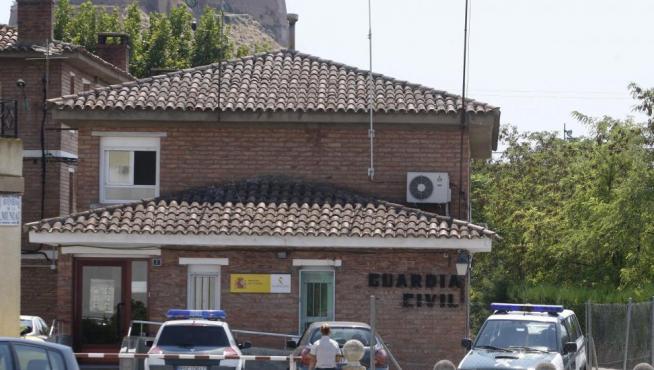 Cuartel de la Guardia Civil de Monzón, donde se recibió el aviso de la familia.