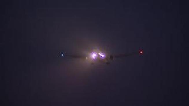 El Boeing 767 en el que viajaban 147 personas ha tomado tierra a las 19:10 horas
