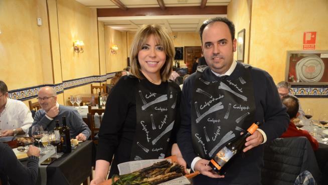 Ana Abadías y Luis Marín Pardos, en el restaurante El Candelas, en Zaragoza.