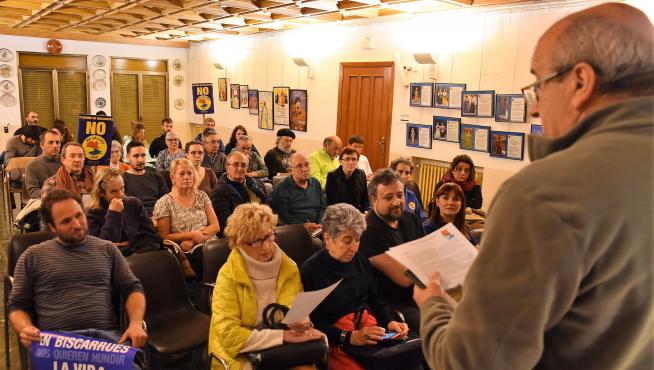 Asistentes a la asamblea celebrada este lunes en Ayerbe.