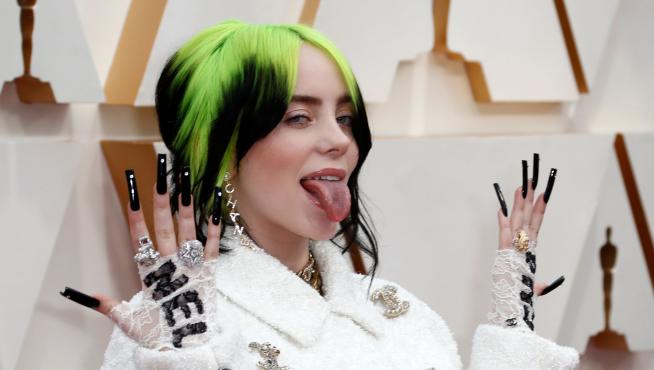 REFILE - CORRECTING TYPO - Billie Eilish, wearing Chanel, poses on the red carpet during the Oscars arrivals at the 92nd Academy Awards in Hollywood, Los Angeles, California, U.S., February 9, 2020. REUTERS/Eric Gaillard [[[REUTERS VOCENTO]]] AWARDS-OSCARS/