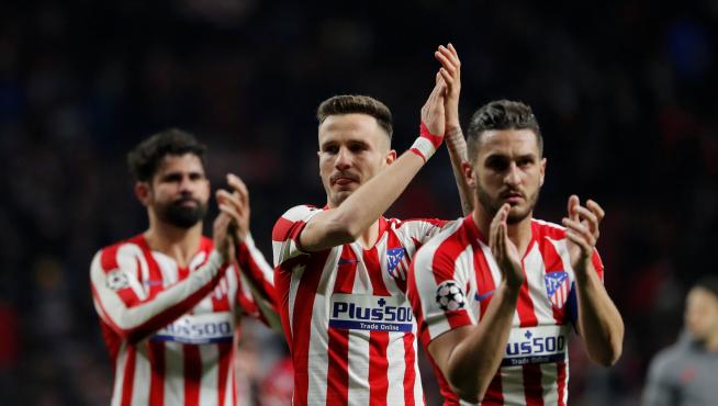 Soccer Football - Champions League - Round of 16 First Leg - Atletico Madrid v Liverpool - Wanda Metropolitano, Madrid, Spain - February 18, 2020 Atletico Madrid's Saul Niguez, Koke and Diego Costa applaud fans after the match REUTERS/Susana Vera [[[REUTERS VOCENTO]]] SOCCER-CHAMPIONS-ATM-LIV/REPORT
