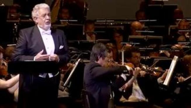Plácido Domingo ha anunciado la cancelación de su participación en las representaciones de la Traviata en el Teatro Real. En entredicho está también su paso antes por el festival de Úbeda. Además de inaugurarlo, allí está previsto que reciba la Medalla de Oro por su trayectoria profesional.