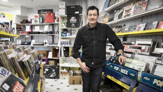 Luis Linacero, toda una vida dedicada a los discos.