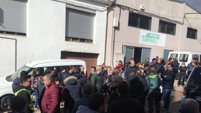 La Guardia Civil ha acudido a la concentración de vecinos en el polígono Cerradillo de Illueca.