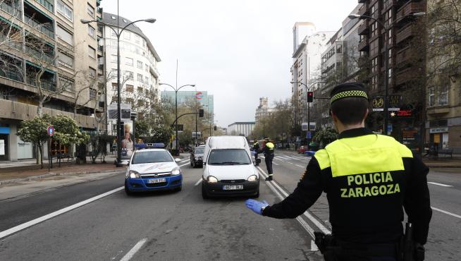 Controles policiales en Zaragoza por el coronavirus.