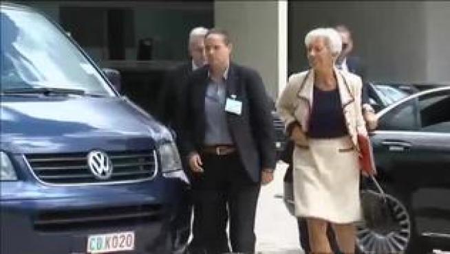 La madrugada de este jueves, el Banco Central Europeo ha anunciado una inyección de 750.000 millones de euros para paliar los efectos económicos del coronavirus. La situación es crítica y se teme una posible recesión. En Estados Unidos, Donald Trump ha reactivado una ley para una economía de guerra.