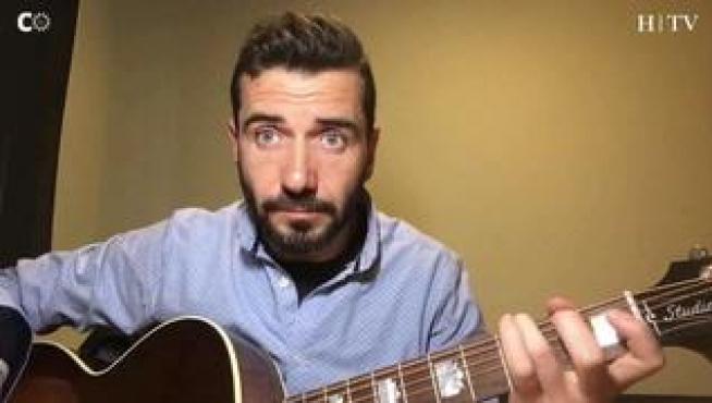 Los cantantes aragoneses se suman con sus canciones al reto de animar y emocionar a las personas que estamos en casa en cuarentena. Sr Isasi interpreta desde su casa para Heraldo.es el tema 'No soy capaz'.