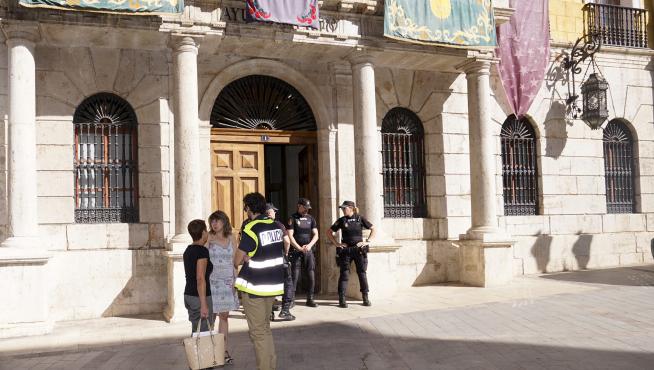 registro del ayuntamiento de Teruel por la policia nacional FotoAntonio Garcia/bykofoto 03/07/18 [[[FOTOGRAFOS]]] [[[HA ARCHIVO]]]