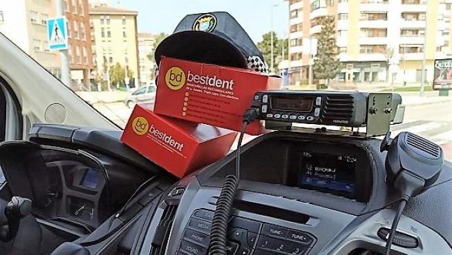 La Policía Local de Huesca ha recibido este viernes por la mañana material sanitario por parte de un ciudadano