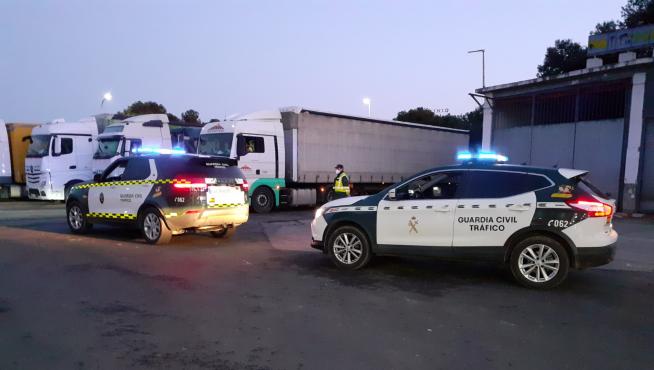La Guardia Civil auxilia a un camionero con síntomas del coronavirus