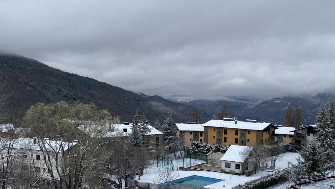 Cerler se ha despertado este lunes teñida de blanco.