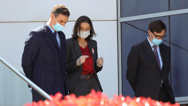 El presidente Sánchez, acompañado del ministro de Sanidad, ha visitado la empresa Hersill, en Móstoles, que ha comenzado a fabricar respiradores.