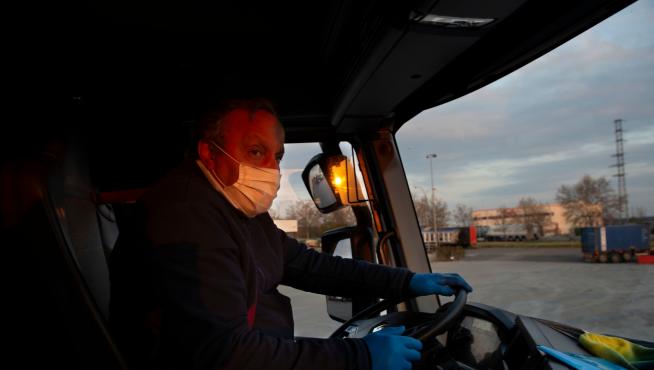 El trabajo de Mounir Meydu, chófer de Frio Aragón, es incesante estos días