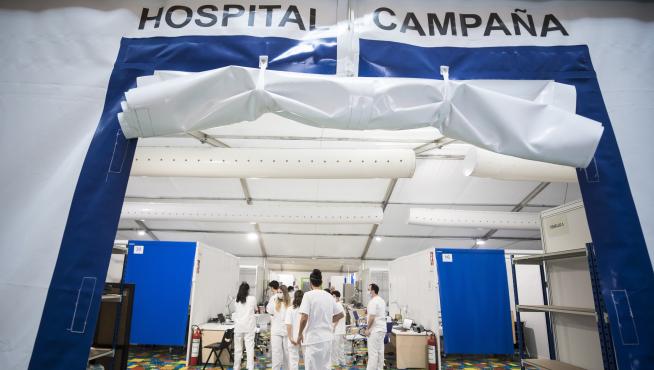 Hospital de campaña en la Multiusos de Zaragoza, en el que ya están listas 35 camas para ser usadas en cualquier momento.