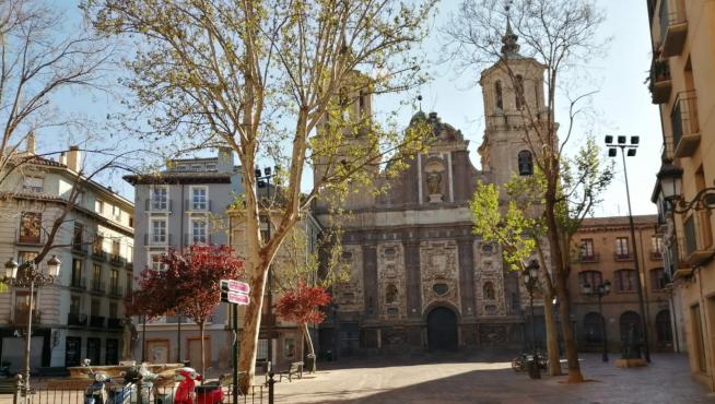 La iglesia de San Cayetano de Zaragoza, en estos momentos, cuando tenía que estar saliendo la procesión de inicio de la Semana Santa.