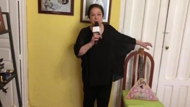 La artista Corita Viamonte interpreta la canción de 'Noches de Moscú', canción rusa de las más conocidas fuera de su territorio, desde su casa durante el estado de alarma.