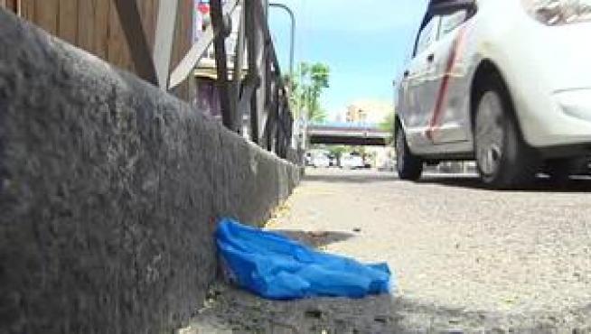 Cada día vemos los parques y las calles de las ciudades llenos de guantes en el suelo y en dos meses, los océanos se han llenado de mascarillas