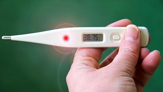 Un termómetro que marca fiebre