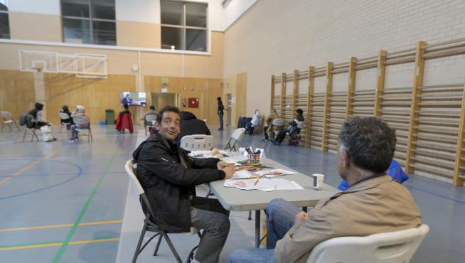 Usuarios del servicio de acogida habilitado en el pabellón Río Isuela al inicio de la pandemia.