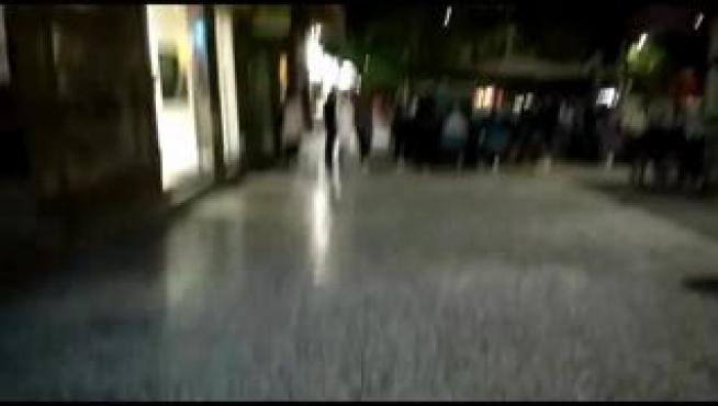 Las terrazas de algunos bares de Zaragoza estaban a rebosar en la primera jornada de la fase 1 en la que han sido reabiertas al 50%.