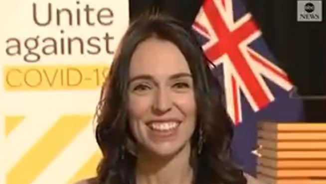 Un terremoto sorprende a la primera ministra de Nueva Zelanda en medio de una entrevista de televisión