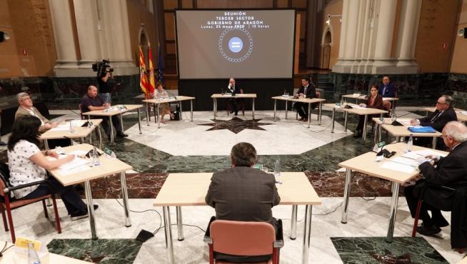 El presidente aragonés, Javier Lambán, se ha reunido este lunes con representantes de Cermi, Coapema y la Plataforma del Tercer Sector.