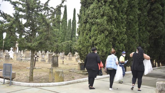Visitas al cementerio de Huesca el 25 de mayo, primer día de la Fase 2.