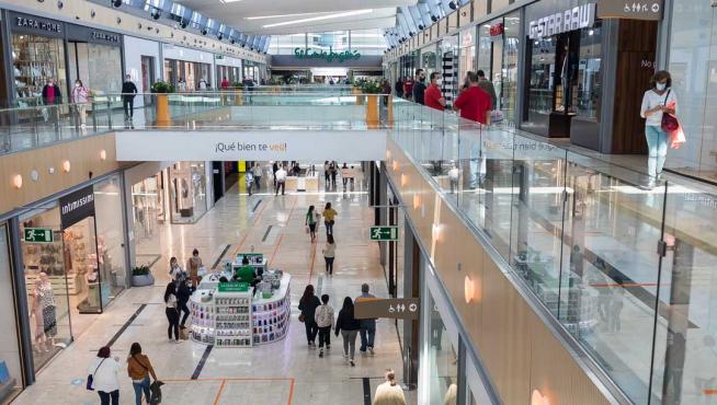 encuesta Retorcido salto Horarios de los centros comerciales de Zaragoza: de Puerto Venecia a  Grancasa