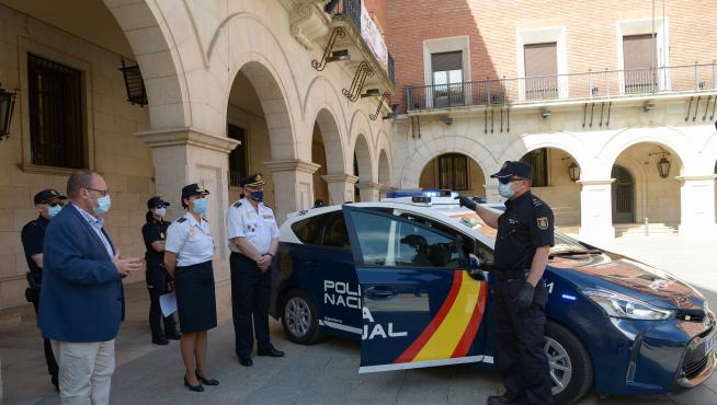 Presentación del coche patrulla inteligente de la Policía Nacional en Teruel.