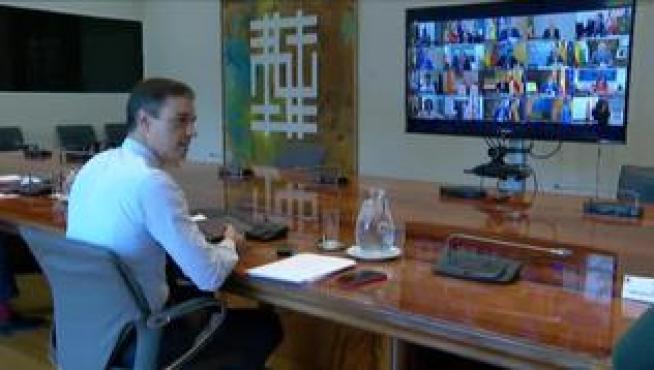 El presidente del Gobierno, Pedro Sánchez, dirige la reunión por videoconferencia con los presidentes de las Comunidades y Ciudades Autónomas, desde el Complejo de la Moncloa. Esta será la última sesión de trabajo en estado de alarma, de decimocuarta que ha tenido lugar en estos meses.